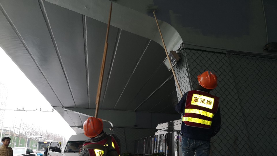 砼橋墩與橋面防腐如何選？富萊德專業(yè)涂層方案，長效保護，精準應對腐蝕挑戰(zhàn)