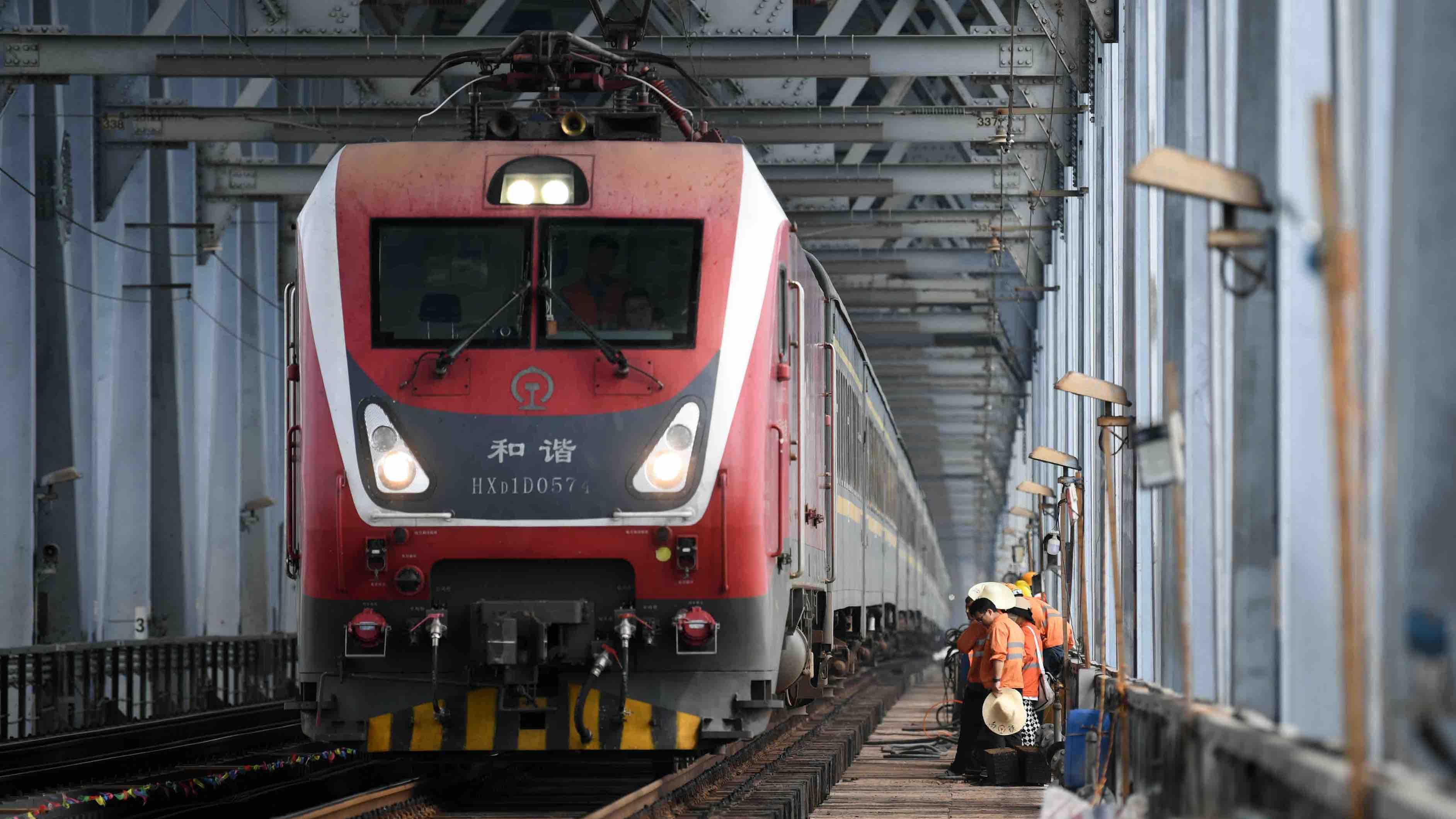 富萊德防腐涂料護(hù)航中鐵山橋京九鐵路聊城北站144米鋼桁梁，定義重防腐新標(biāo)桿