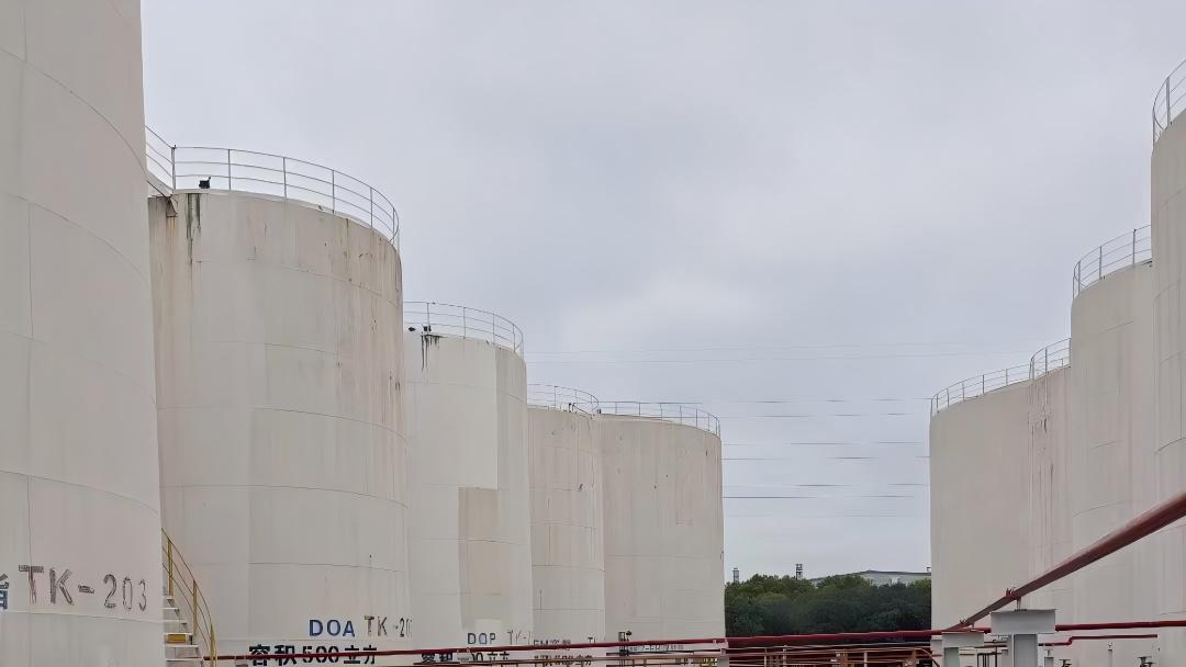 富萊德防腐漆助力化工儲(chǔ)罐外壁應(yīng)對強(qiáng)酸堿腐蝕