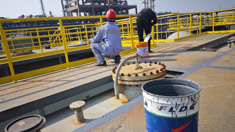 湖北富萊德涂料：為葛化華祥化工二期金屬護(hù)欄提供專業(yè)防腐涂裝解決方案