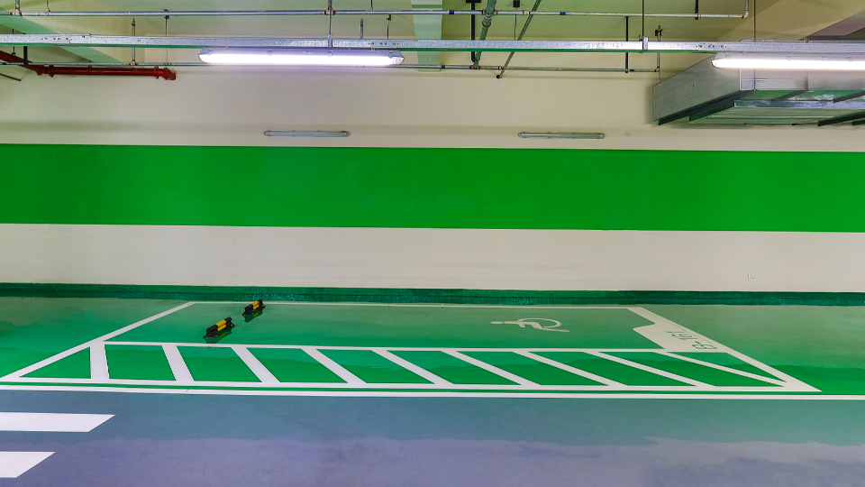 ?地下停車場劃線，別讓環(huán)境難題拖累管理效率——富萊德劃線漆的專業(yè)解決方案