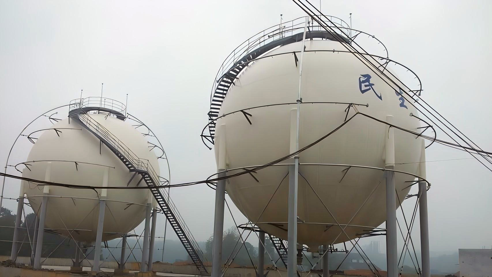 重慶秀山民生能源儲罐防腐工程：富萊德環(huán)氧涂料的成功應(yīng)用