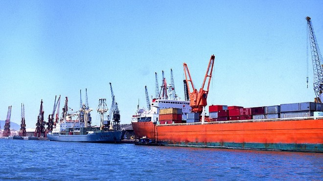 武漢船用機(jī)械有限責(zé)任公司（環(huán)氧富鋅底漆+云鐵環(huán)氧中涂+桔紅丙烯酸面漆）