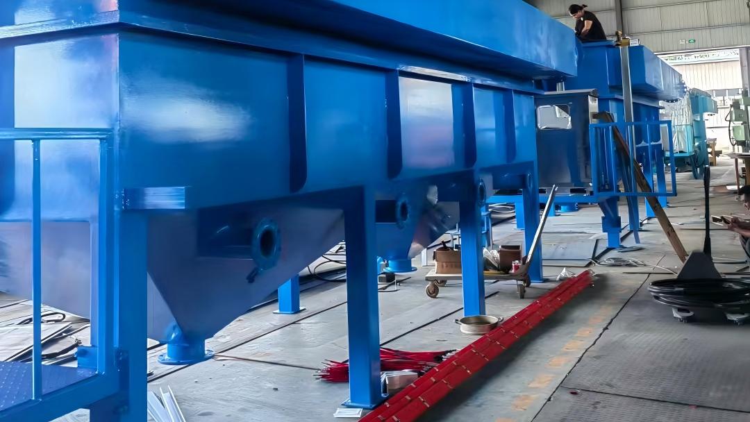 ?富萊德防腐涂料：工業(yè)廢水處理不銹鋼斜管沉淀池的涂裝應(yīng)用