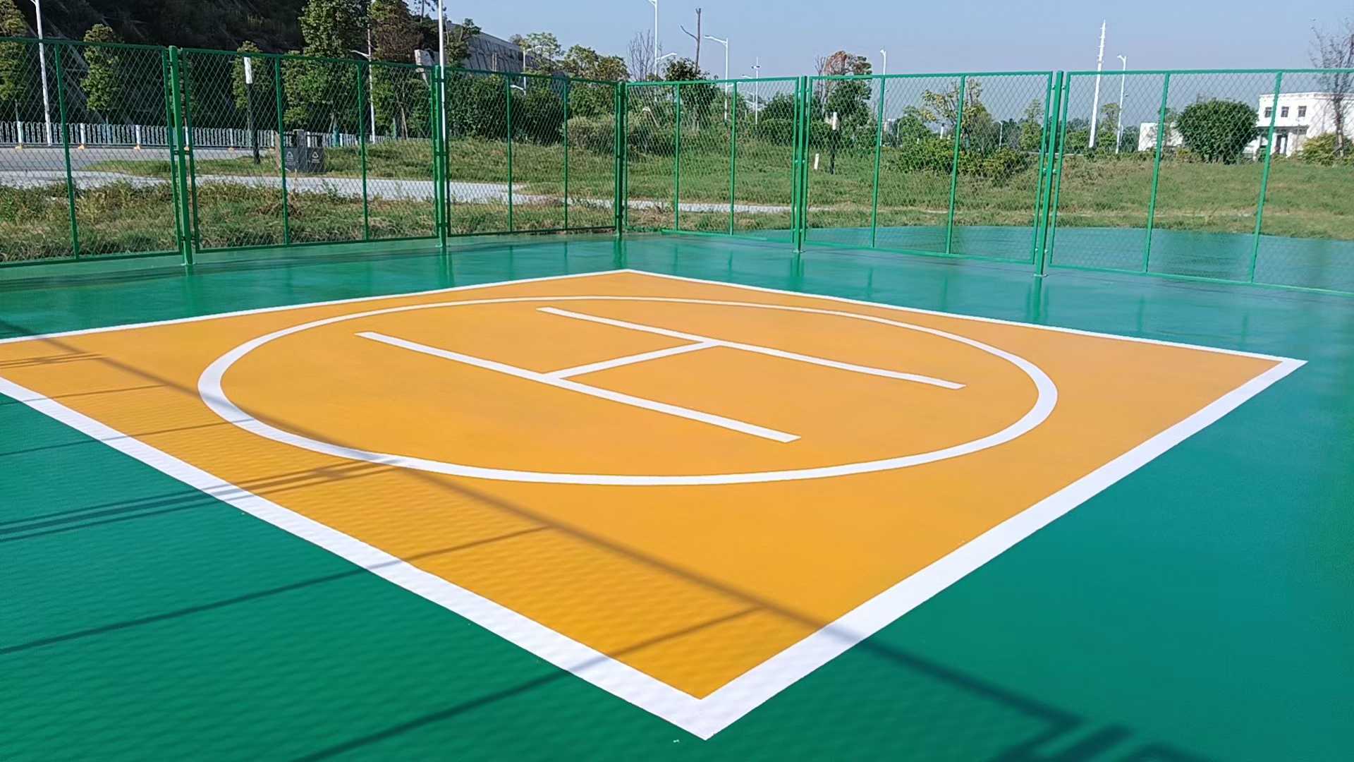 ?富萊德丙烯酸地坪漆,打造專業(yè)耐用的室外籃球場地面運動空間