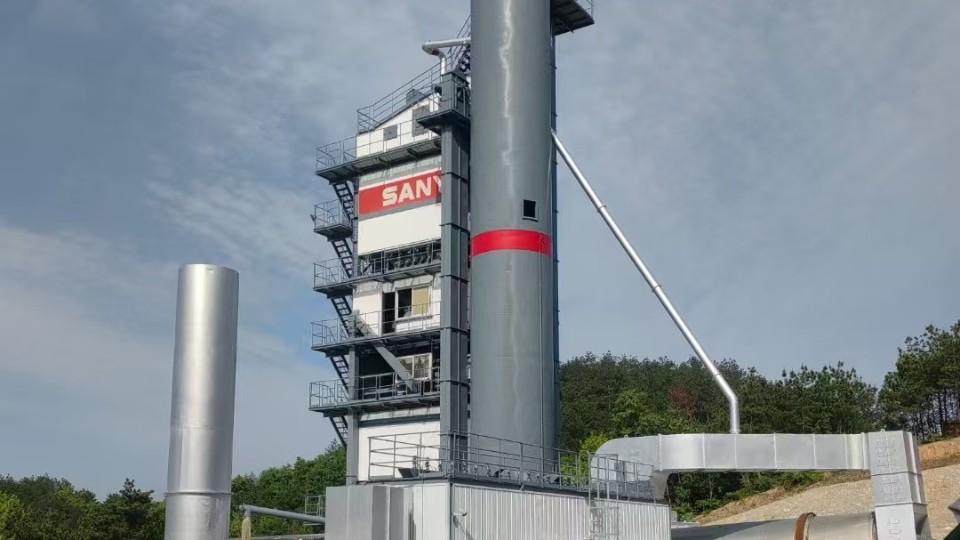 長(zhǎng)效防腐，美觀耐用：富萊德涂料在瀝青攪拌站的應(yīng)用實(shí)踐